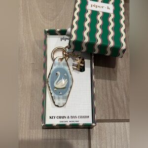 NIB Piper K Swan Keychain/bag charm w/Gold Crown Charm